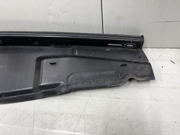 Original BMW X1 F48 F48LCI Seal Side Panel Top Right 7329400 