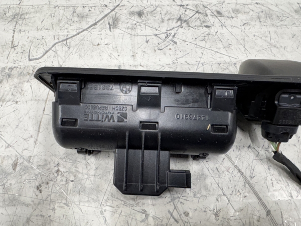 Original BMW 7 G11 5 G30 Tailgate Push Button With Surround View Camera 6847278 