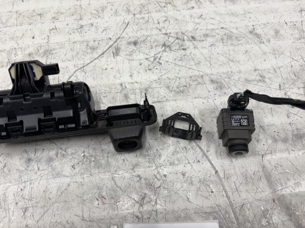 Original BMW 7 G11 5 G30 Tailgate Push Button With Surround View Camera 6847278 