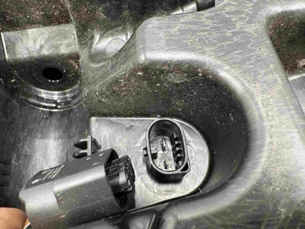 Original BMW G42 G20 G26 Windshield Wiper Washer Bottle Tank Reservoir 7427885 