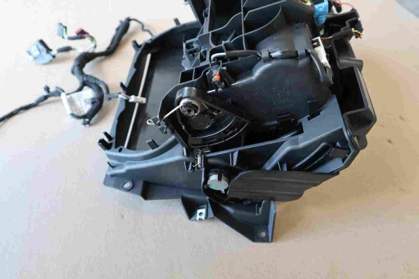 BMW 8er G14 G15 G16 M8 F91 F92 F93 Storage Compartment Centre Console 9396502 