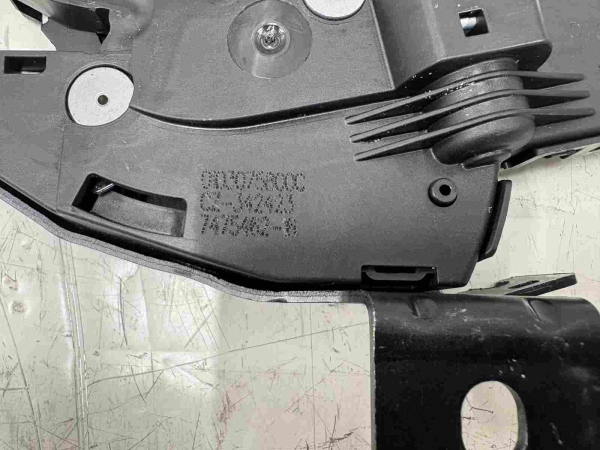 Original BMW X5 G05 X7 G07 Trunk Lid Lock Bottom Right 7475462 