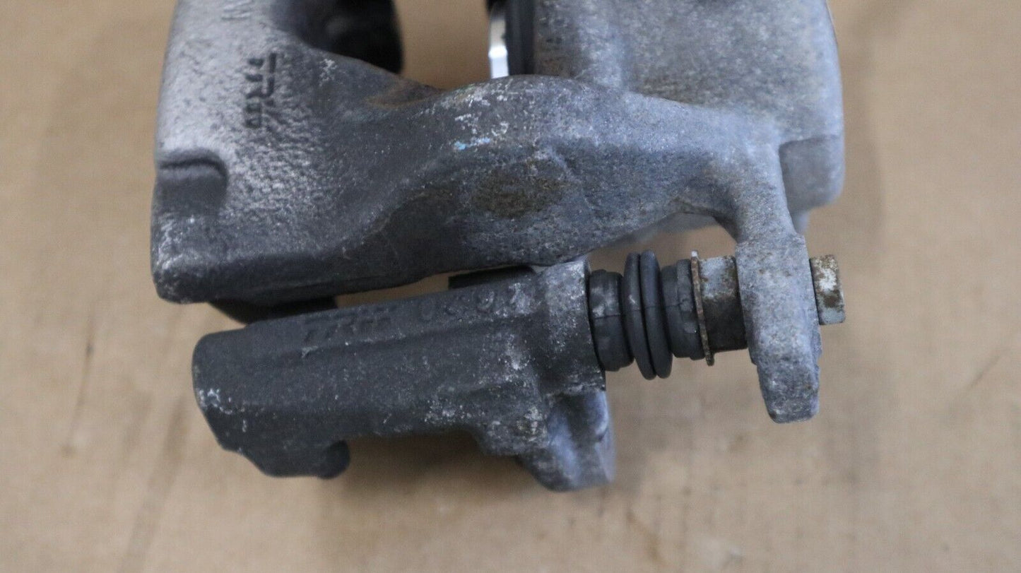 Оригинално BMW F45 F46 F48 F54 Bremssattelgehäuse Bremsträger vorne rechts 6860264 