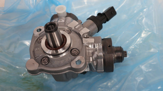 Original BMW Engine B57S M50D High Pressure Pump Hochdruckpumpe 8597650