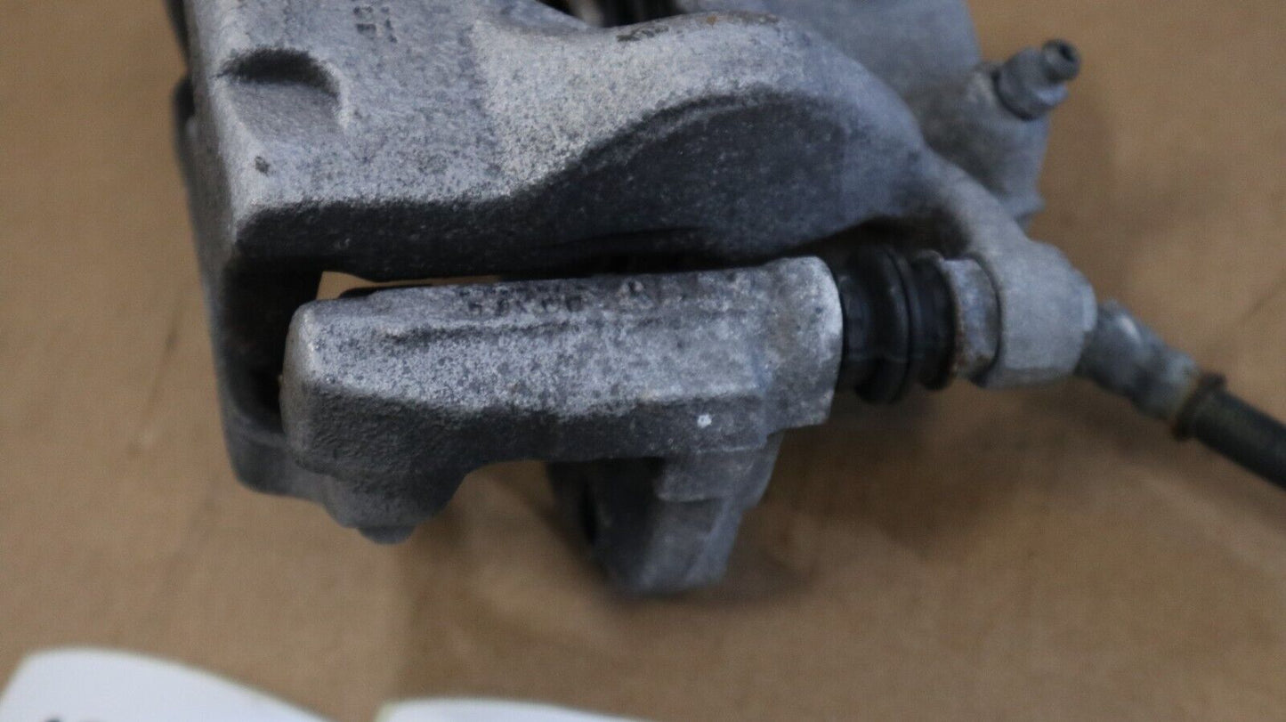 Оригинално BMW F45 F46 F48 F54 Bremssattelgehäuse Bremsträger vorne links 6860263 