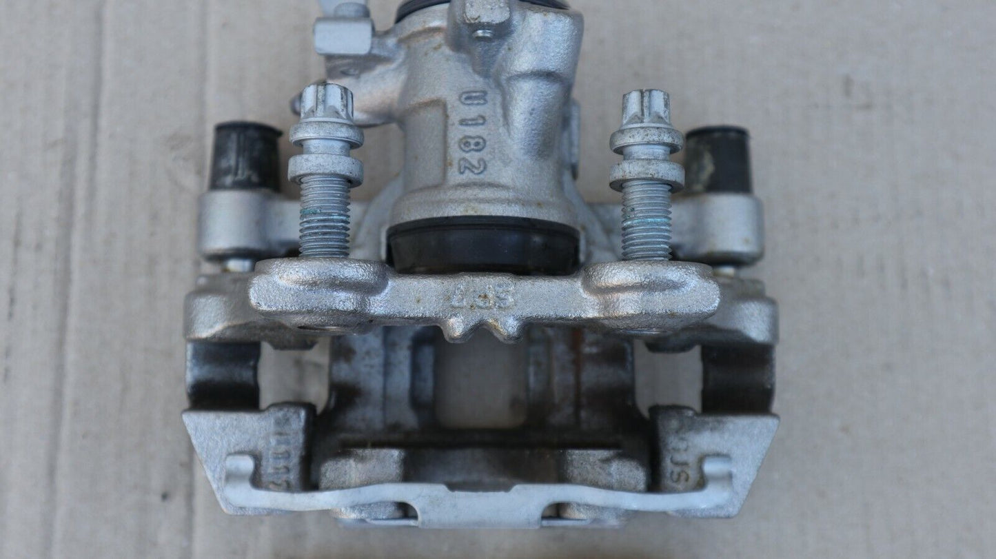 BMW F45 F46 F48 Aktor Stellmotor Parkbremse hinten EMF rechts 6860008 6874886