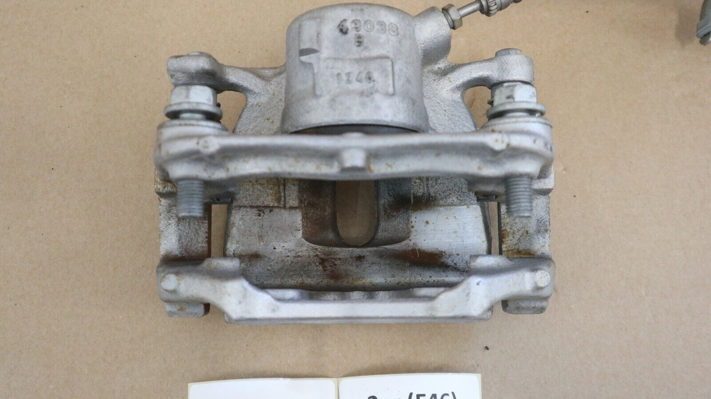 Original BMW F45 F46 F48 F54 Bremssattelgehäuse Bremsträger vorne rechts 6860266