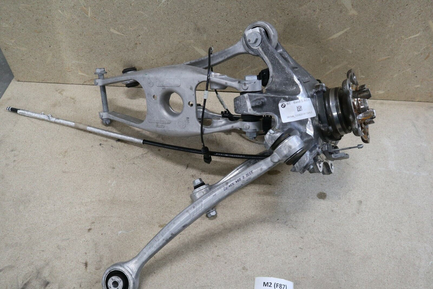 Оригинално BMW F87 F80 F82 F83 Schwenklager Querlenker Achse hinten links 2284795