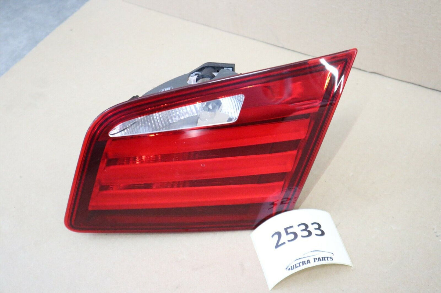 Original BMW OEM Rear light in trunk lid right Heckleuchte 7203226 F10 F18