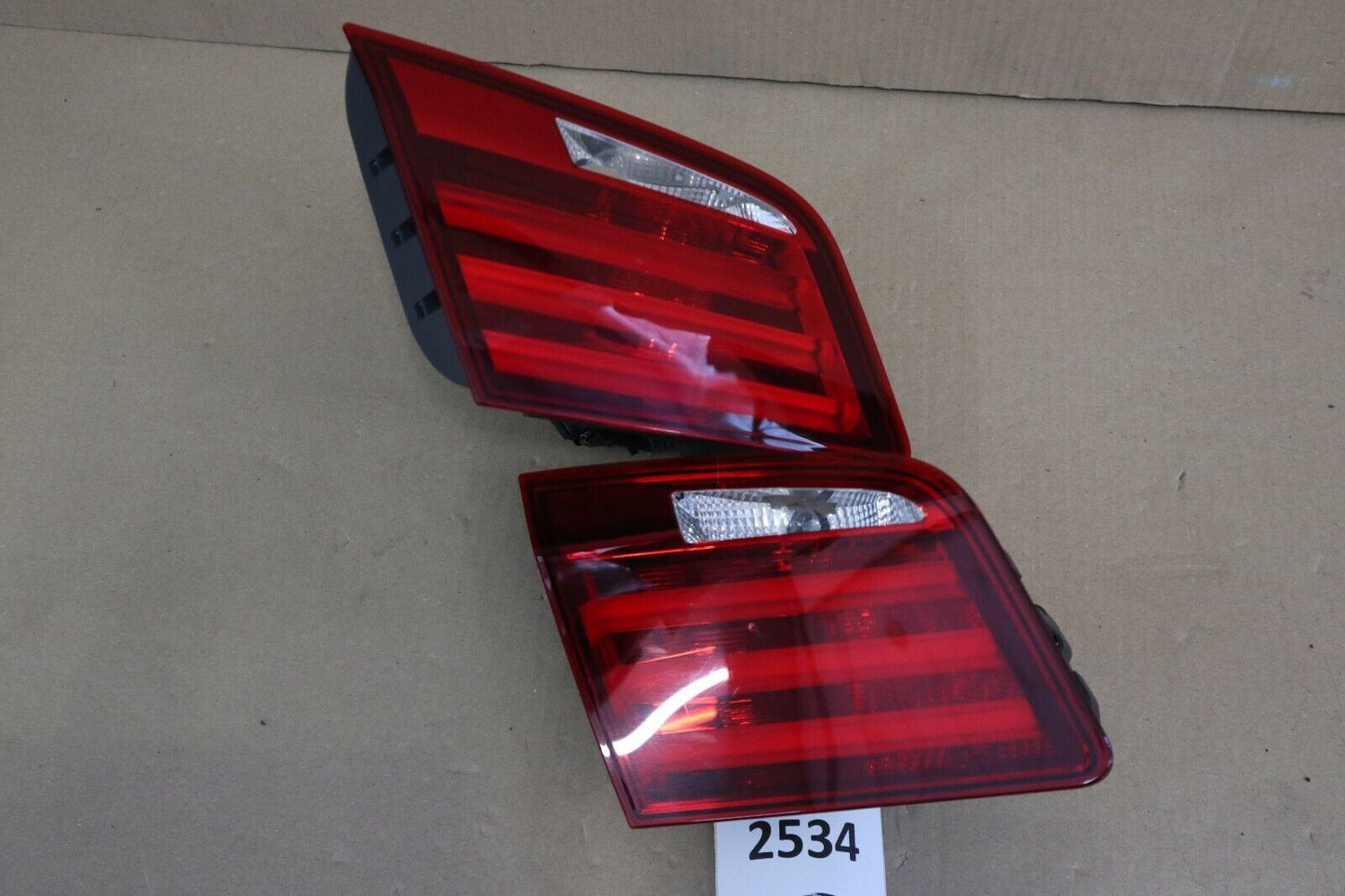 Original BMW OEM Rear light in trunk lid letf Heckleuchte 7203225 F10 F18